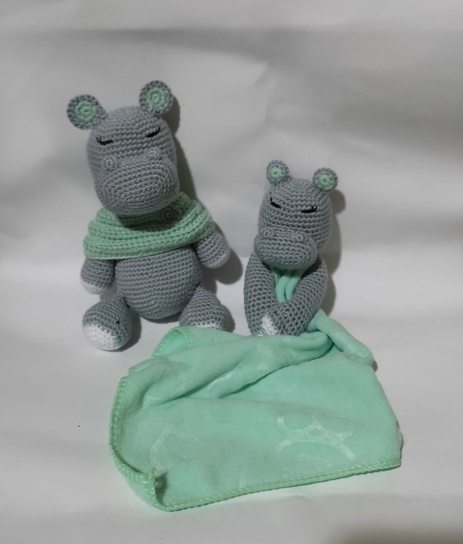 Muñeco y manta apego Amigurumi 